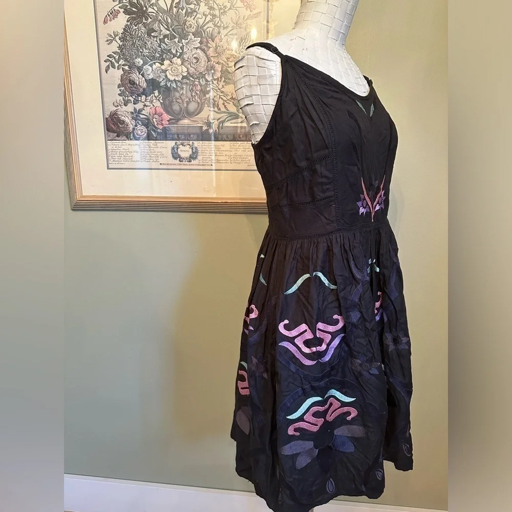 Colour pop abstract embroidered hearts sweetheart dress - Picture 3 of 8